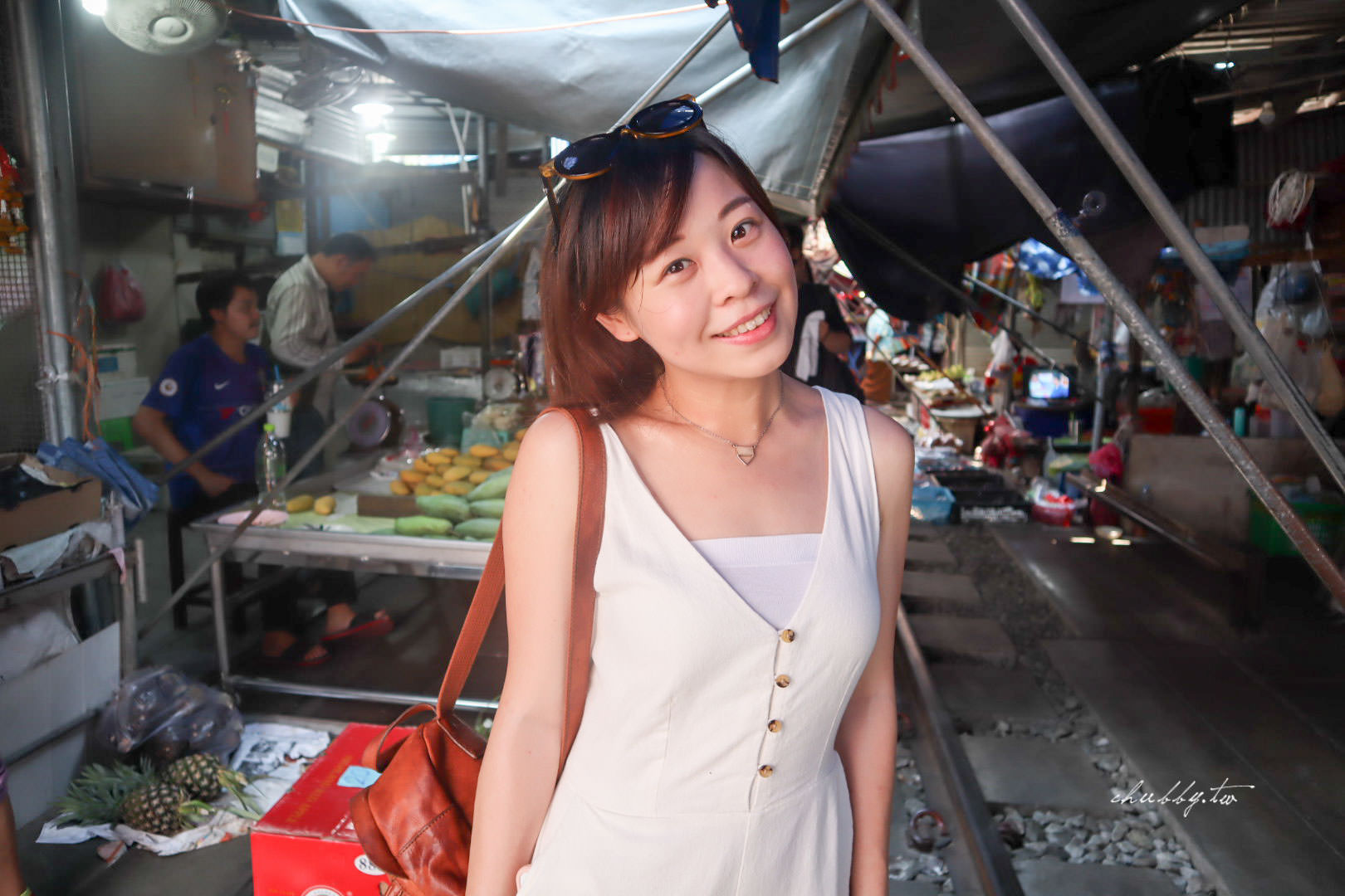 此店為假貨店!請勿受騙上當:泰國曼谷洽圖洽市集內的ANNA Galleries’s品牌墨鏡店 此店為假貨店!請勿受騙上當:泰國曼谷洽圖洽市集內的ANNA Galleries’s品牌墨鏡店