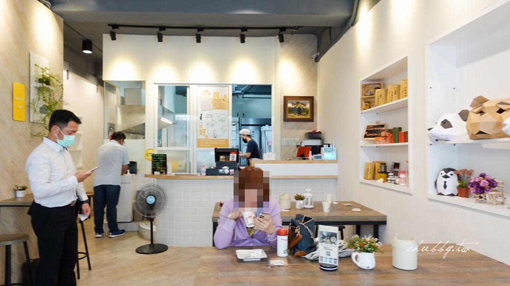 可蜜達吐司北門店│黃金流汁蛋黃+雙重起司肉排土司,偏貴但是值得一試,炭燒紅茶必喝! 可蜜達吐司北門店│黃金流汁蛋黃+雙重起司肉排土司,偏貴但是值得一試,炭燒紅茶必喝!