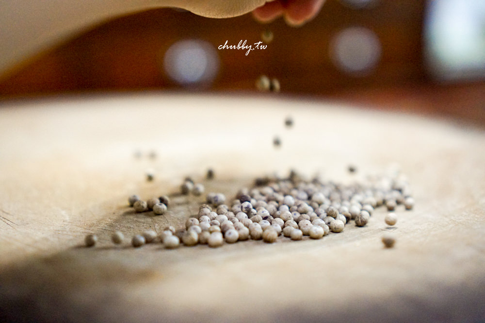 胡椒雞湯食譜、作法食材公開！消水腫與排濕的排汗煲湯