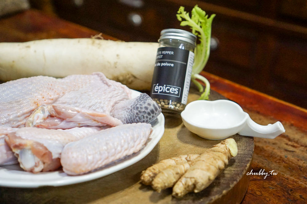 胡椒雞湯食譜、作法食材公開！消水腫與排濕的排汗煲湯