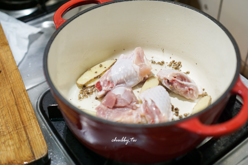 胡椒雞湯食譜、作法食材公開！消水腫與排濕的排汗煲湯
