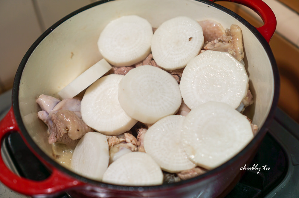 胡椒雞湯食譜、作法食材公開！消水腫與排濕的排汗煲湯