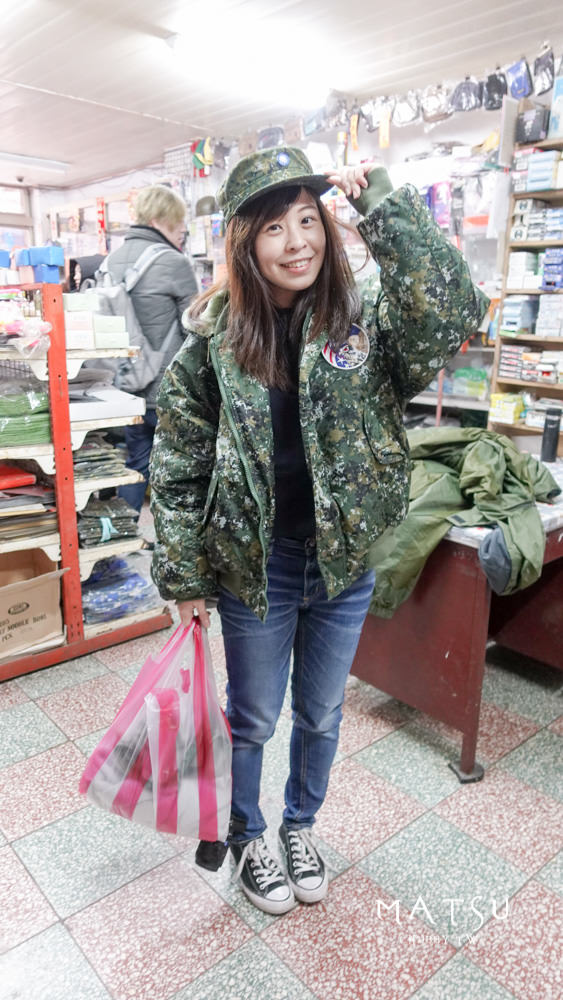 馬祖超好買！真正阿兵哥的軍用品店│竟然在國新網咖買到F-16迷彩外套