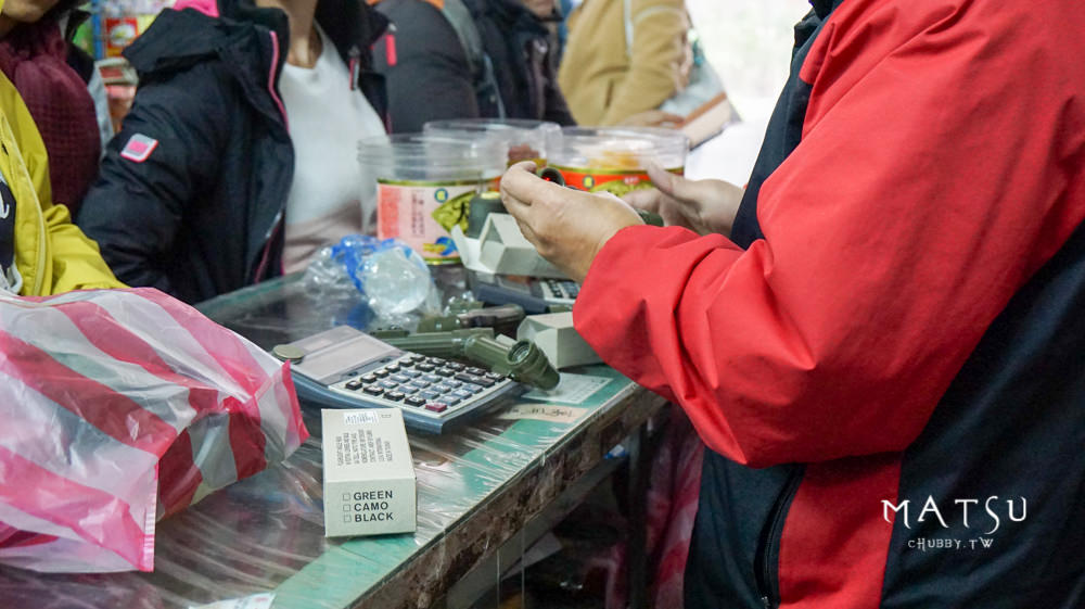 馬祖超好買！真正阿兵哥的軍用品店│竟然在國新網咖買到F-16迷彩外套