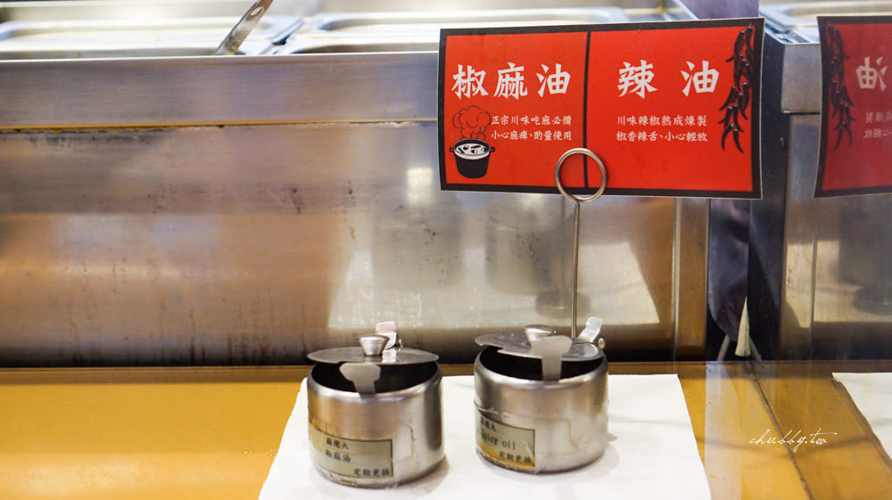 微風台北車站美食推薦│麻佬大川味麻辣燙：台版辛拉麵 + 麻辣鴨血豆腐好滑好嫩好好吃~