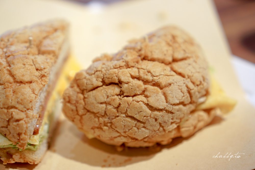 高三孝碳烤土司 麟光站店│姊吃得是校園的回憶！碳烤土司、脆皮菠蘿堡、家傳蘿蔔糕超美味！