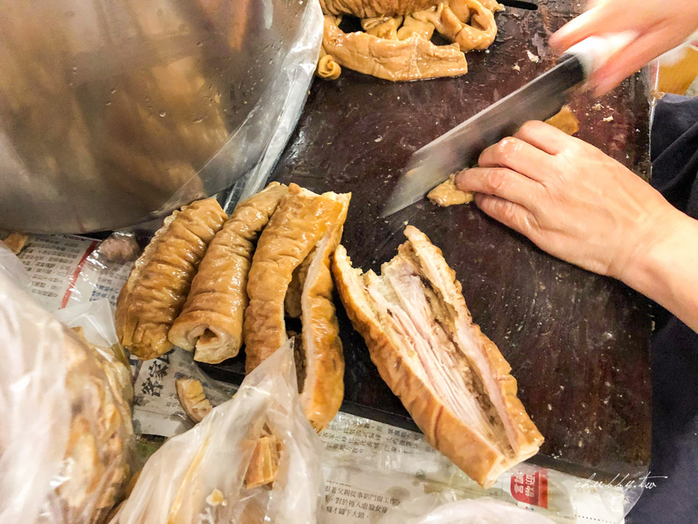 葉記大腸蚵仔麵線│隱藏在南崁聯福利中心後的神秘沙茶麵線 ，超入味滷大腸好吃到額外多點一份！為了他，早上我吃大腸麵線當早餐