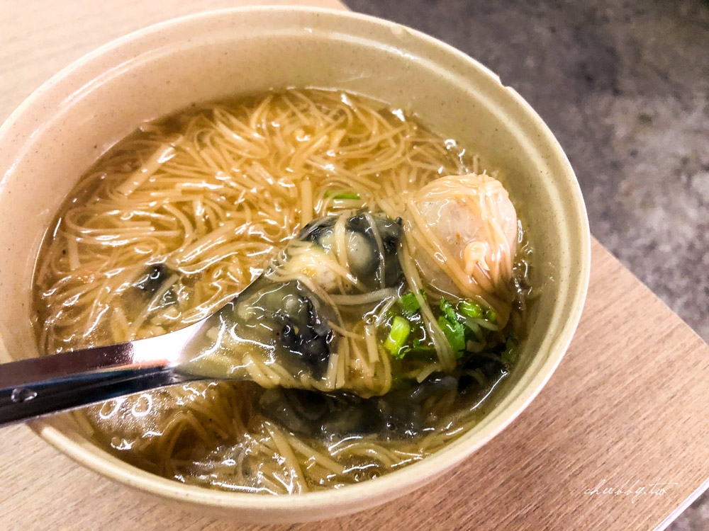 葉記大腸蚵仔麵線│隱藏在南崁聯福利中心後的神秘沙茶麵線 ，超入味滷大腸好吃到額外多點一份！為了他，早上我吃大腸麵線當早餐