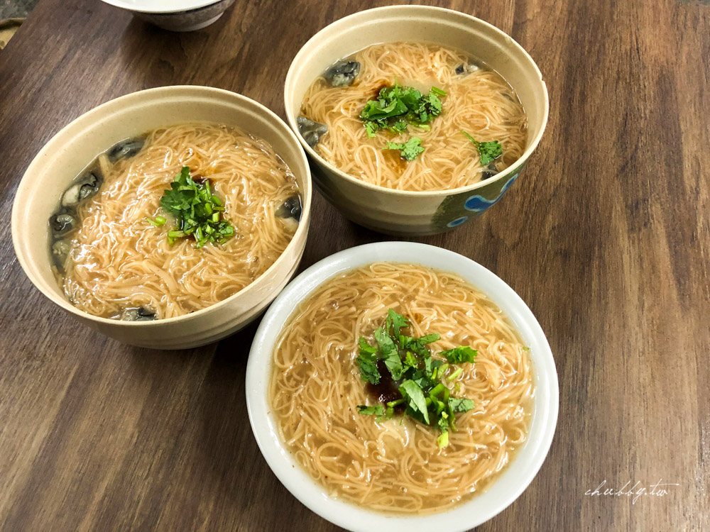 葉記大腸蚵仔麵線│隱藏在南崁聯福利中心後的神秘沙茶麵線 ，超入味滷大腸好吃到額外多點一份！為了他，早上我吃大腸麵線當早餐
