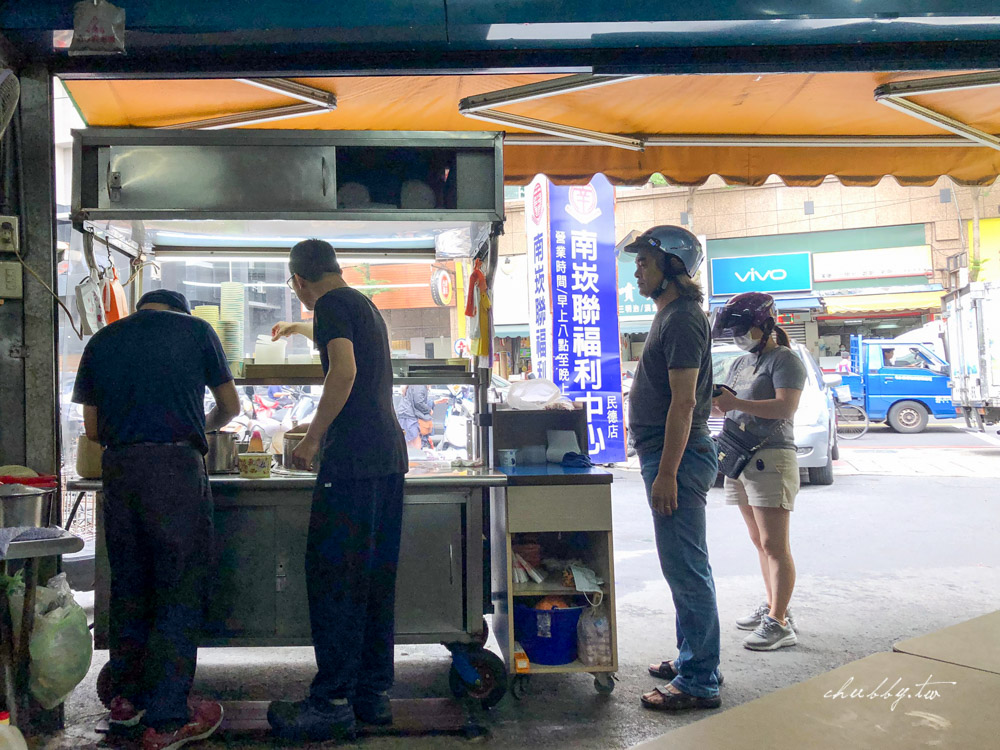 葉記大腸蚵仔麵線│隱藏在南崁聯福利中心後的神秘沙茶麵線 ，超入味滷大腸好吃到額外多點一份！為了他，早上我吃大腸麵線當早餐