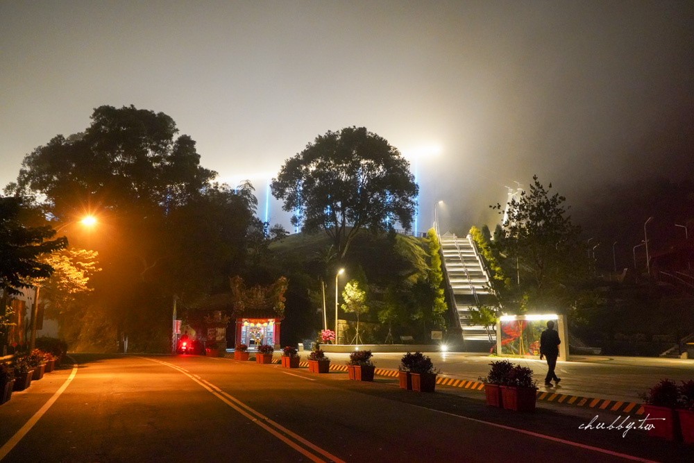 嘉義梅山二日遊│太平雲梯天空步道、漫步在雲端！台灣海拔最高的吊橋：太平雲梯白天、夜晚美景各自精彩！取景技巧公開(門票、價格)