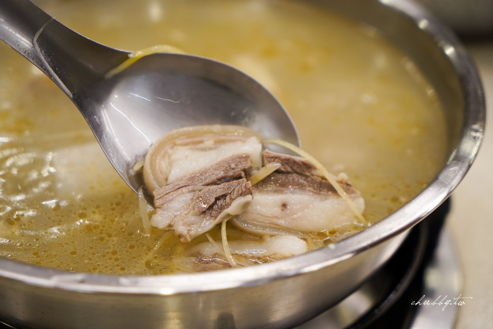 糊塗羊肉爐新海店:板橋羊肉爐推薦40年老店,使用國產溫體羊肉,帶皮羊肉皮燉軟嫩,羊油麵線香滑綿順! 糊塗羊肉爐新海店:板橋羊肉爐推薦40年老店,使用國產溫體羊肉,帶皮羊肉皮燉軟嫩,羊油麵線香滑綿順!