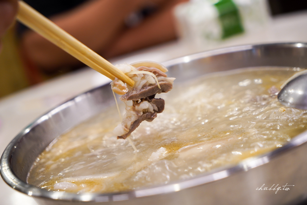 糊塗羊肉爐新海店:板橋羊肉爐推薦40年老店,使用國產溫體羊肉,帶皮羊肉皮燉軟嫩,羊油麵線香滑綿順! 糊塗羊肉爐新海店:板橋羊肉爐推薦40年老店,使用國產溫體羊肉,帶皮羊肉皮燉軟嫩,羊油麵線香滑綿順!