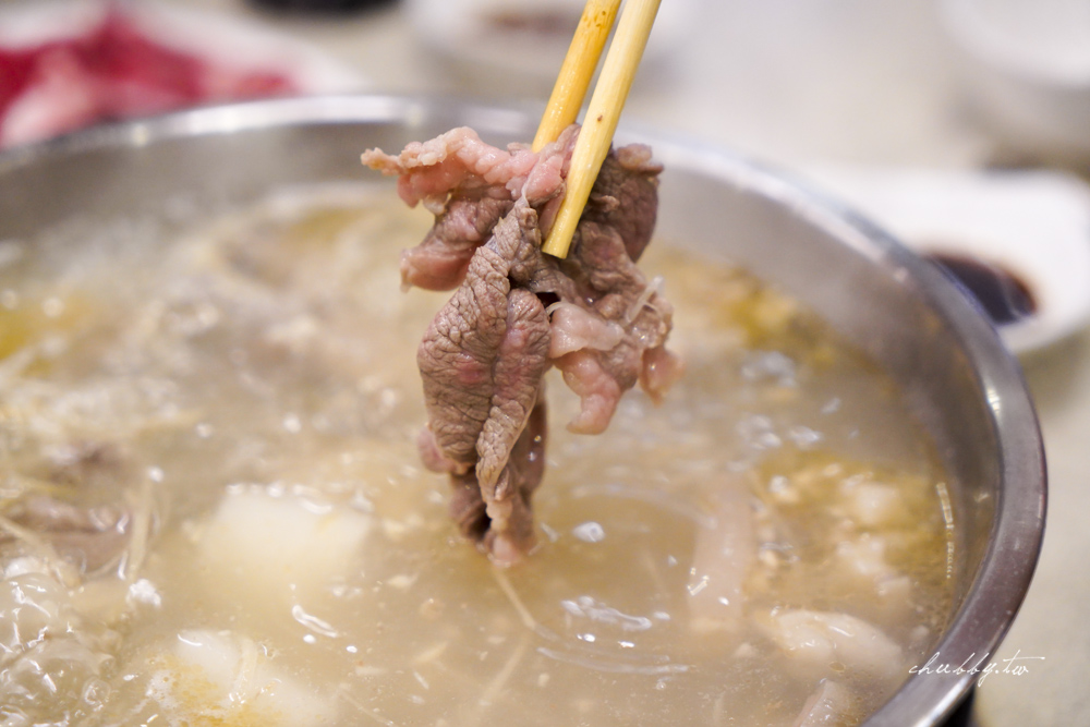 糊塗羊肉爐新海店:板橋羊肉爐推薦40年老店,使用國產溫體羊肉,帶皮羊肉皮燉軟嫩,羊油麵線香滑綿順! 糊塗羊肉爐新海店:板橋羊肉爐推薦40年老店,使用國產溫體羊肉,帶皮羊肉皮燉軟嫩,羊油麵線香滑綿順!