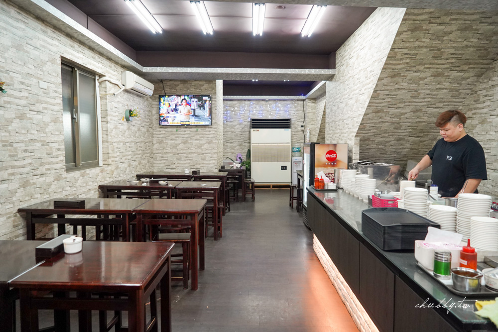 板橋林員大粒肉圓l板橋40年老字號肉圓店,先蒸煮、後油炸!一顆肉圓裡藏了鳥蛋、竹筍、香菇,重點是肉塊超大又鮮甜,醃漬入味的整塊瘦肉咬勁十足不鬆散 板橋林員大粒肉圓l板橋40年老字號肉圓店,先蒸煮、後油炸!一顆肉圓裡藏了鳥蛋、竹筍、香菇,重點是肉塊超大又鮮甜,醃漬入味的整塊瘦肉咬勁十足不鬆散