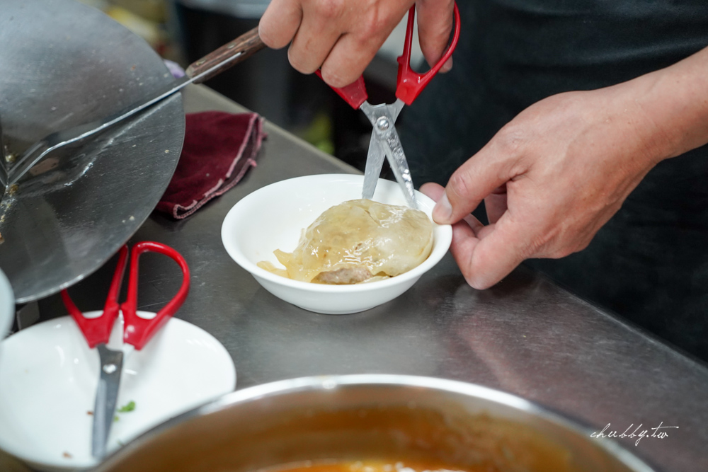 板橋林員大粒肉圓l板橋40年老字號肉圓店,先蒸煮、後油炸!一顆肉圓裡藏了鳥蛋、竹筍、香菇,重點是肉塊超大又鮮甜,醃漬入味的整塊瘦肉咬勁十足不鬆散 板橋林員大粒肉圓l板橋40年老字號肉圓店,先蒸煮、後油炸!一顆肉圓裡藏了鳥蛋、竹筍、香菇,重點是肉塊超大又鮮甜,醃漬入味的整塊瘦肉咬勁十足不鬆散