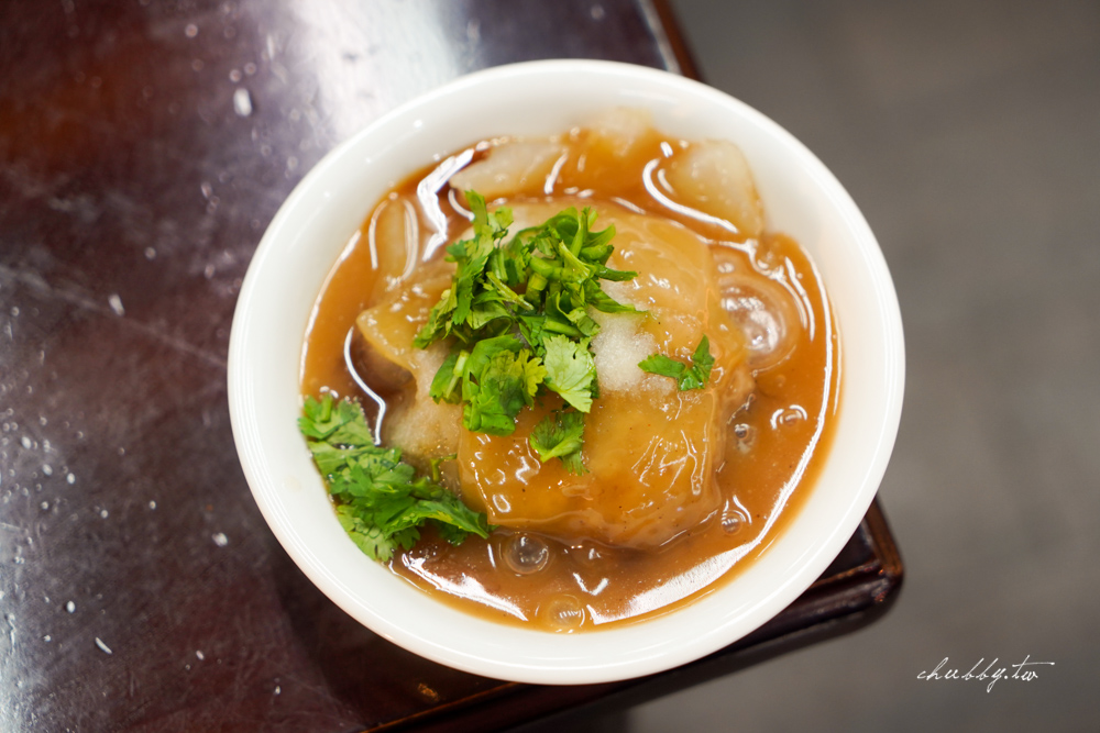 板橋林員大粒肉圓l板橋40年老字號肉圓店,先蒸煮、後油炸!一顆肉圓裡藏了鳥蛋、竹筍、香菇,重點是肉塊超大又鮮甜,醃漬入味的整塊瘦肉咬勁十足不鬆散 板橋林員大粒肉圓l板橋40年老字號肉圓店,先蒸煮、後油炸!一顆肉圓裡藏了鳥蛋、竹筍、香菇,重點是肉塊超大又鮮甜,醃漬入味的整塊瘦肉咬勁十足不鬆散