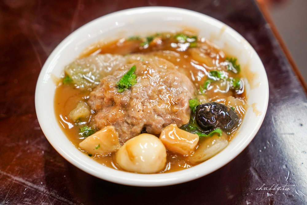 板橋林員大粒肉圓l板橋40年老字號肉圓店,先蒸煮、後油炸!一顆肉圓裡藏了鳥蛋、竹筍、香菇,重點是肉塊超大又鮮甜,醃漬入味的整塊瘦肉咬勁十足不鬆散 板橋林員大粒肉圓l板橋40年老字號肉圓店,先蒸煮、後油炸!一顆肉圓裡藏了鳥蛋、竹筍、香菇,重點是肉塊超大又鮮甜,醃漬入味的整塊瘦肉咬勁十足不鬆散