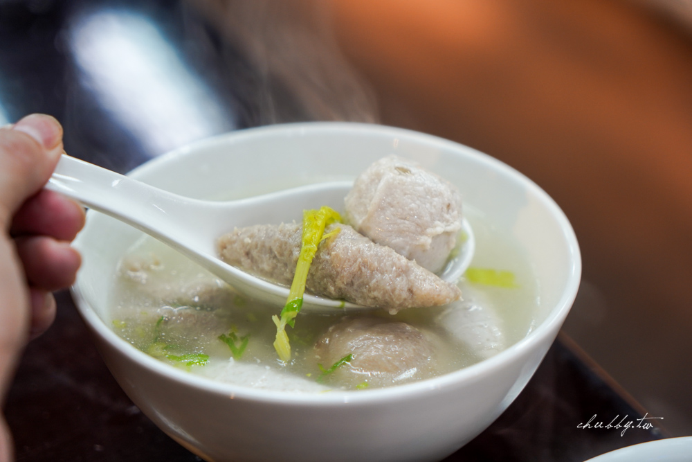 板橋林員大粒肉圓l板橋40年老字號肉圓店,先蒸煮、後油炸!一顆肉圓裡藏了鳥蛋、竹筍、香菇,重點是肉塊超大又鮮甜,醃漬入味的整塊瘦肉咬勁十足不鬆散 板橋林員大粒肉圓l板橋40年老字號肉圓店,先蒸煮、後油炸!一顆肉圓裡藏了鳥蛋、竹筍、香菇,重點是肉塊超大又鮮甜,醃漬入味的整塊瘦肉咬勁十足不鬆散