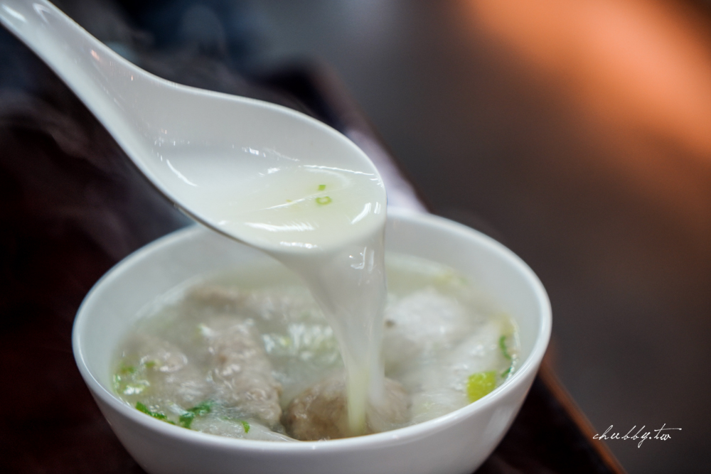 板橋林員大粒肉圓l板橋40年老字號肉圓店,先蒸煮、後油炸!一顆肉圓裡藏了鳥蛋、竹筍、香菇,重點是肉塊超大又鮮甜,醃漬入味的整塊瘦肉咬勁十足不鬆散 板橋林員大粒肉圓l板橋40年老字號肉圓店,先蒸煮、後油炸!一顆肉圓裡藏了鳥蛋、竹筍、香菇,重點是肉塊超大又鮮甜,醃漬入味的整塊瘦肉咬勁十足不鬆散