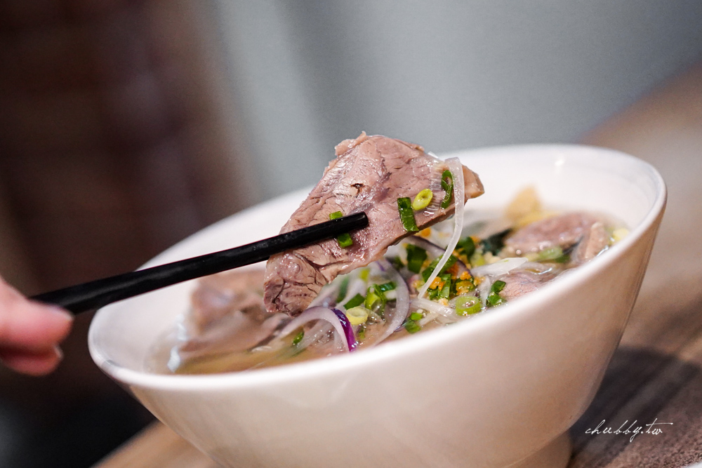 【中和美食】梅姐牛肉河粉：越南華僑開店、在地人才知道超道地越南料理，清燉牛肉河粉、紅燒牛腩必點
