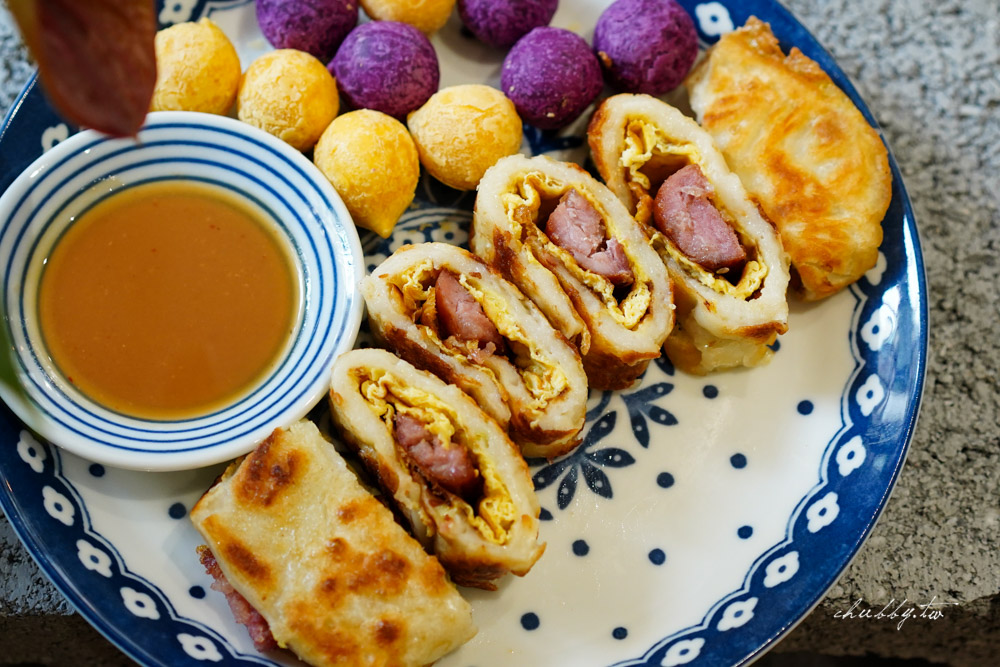 【行天宮早餐】軟食力行天宮店,香腸粉漿蛋餅、黑糖饅頭夾豆乳雞,台北好吃粉漿蛋餅推薦,軟食力菜單 【行天宮早餐】軟食力行天宮店,香腸粉漿蛋餅、黑糖饅頭夾豆乳雞,台北好吃粉漿蛋餅推薦,軟食力菜單