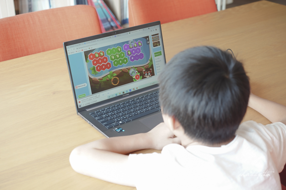 兒童筆電怎麼挑?有護眼認證的ASUS VivoBook S14使用心得 兒童筆電怎麼挑?有護眼認證的ASUS VivoBook S14使用心得