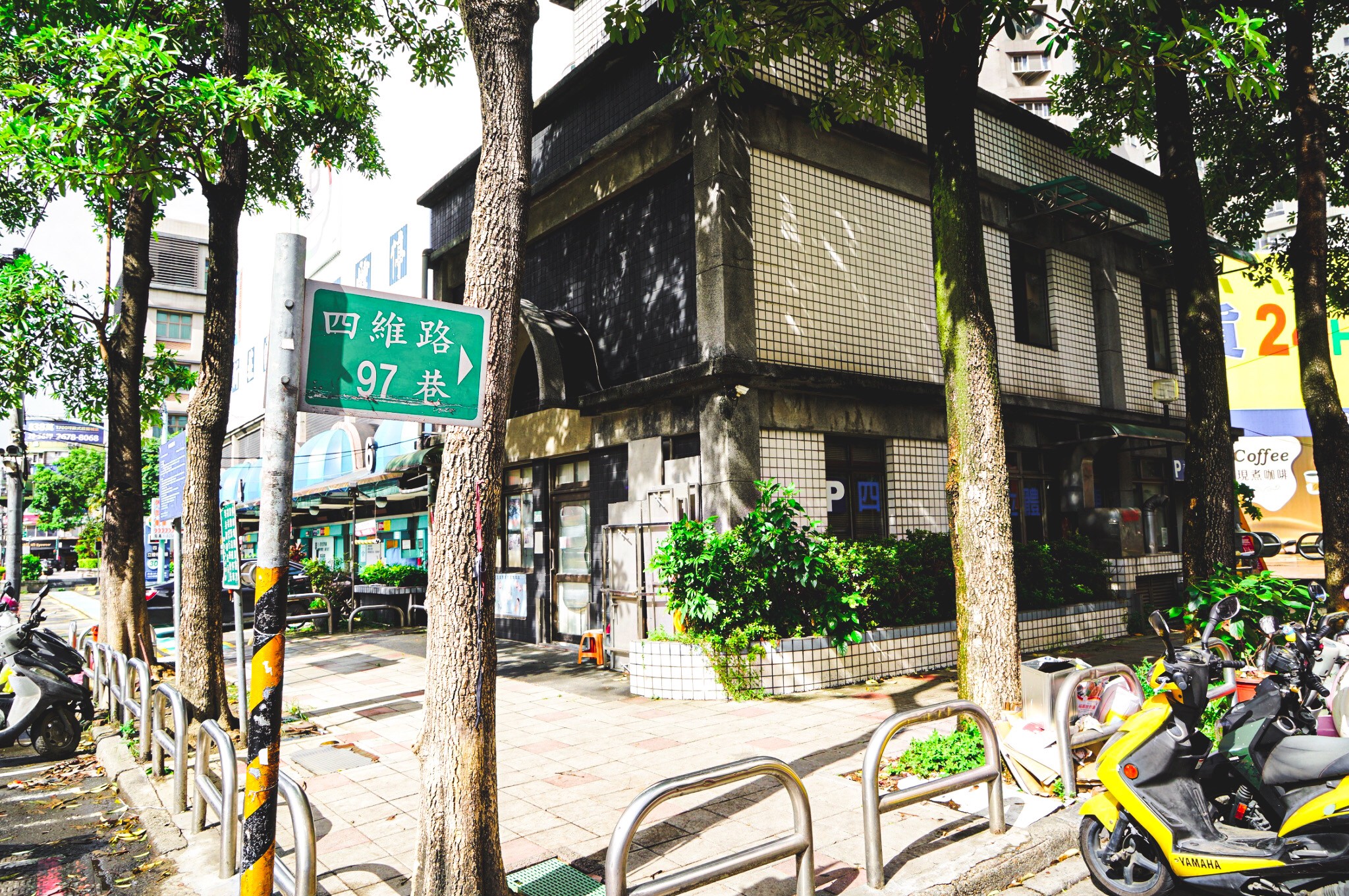 新莊四維市場美食：蟹殼黃蔥酥餅，一顆只要13元，滿滿蔥香豬油和芝麻香的蔥酥餅！