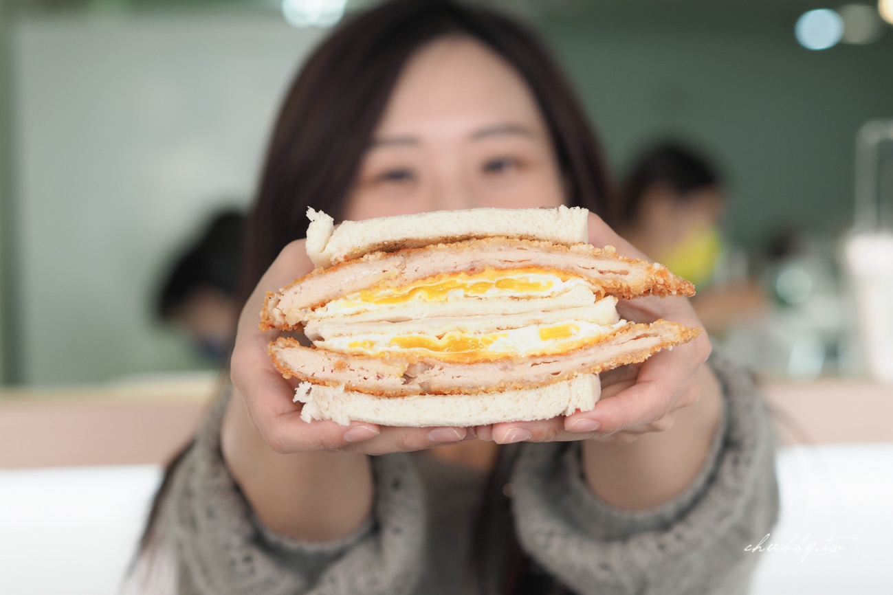 新莊早餐推薦:留戀吐司搬新家了!新莊最強肉蛋吐司,本週開幕優惠買雞腿排蛋吐司送紅茶,打卡還送可愛環保杯套 新莊早餐推薦:留戀吐司搬新家了!新莊最強肉蛋吐司,本週開幕優惠買雞腿排蛋吐司送紅茶,打卡還送可愛環保杯套