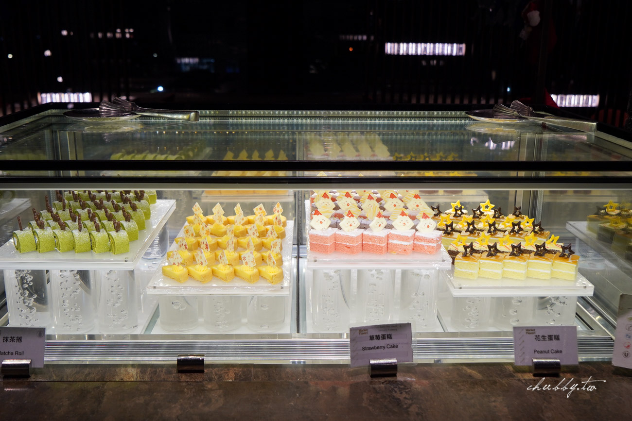 新板希爾頓酒店耶誕特惠專案開箱：升等高樓層又送GODIVA巧克力和西班牙粉紅酒，推薦加購驚喜滿滿的聖誕自助大餐