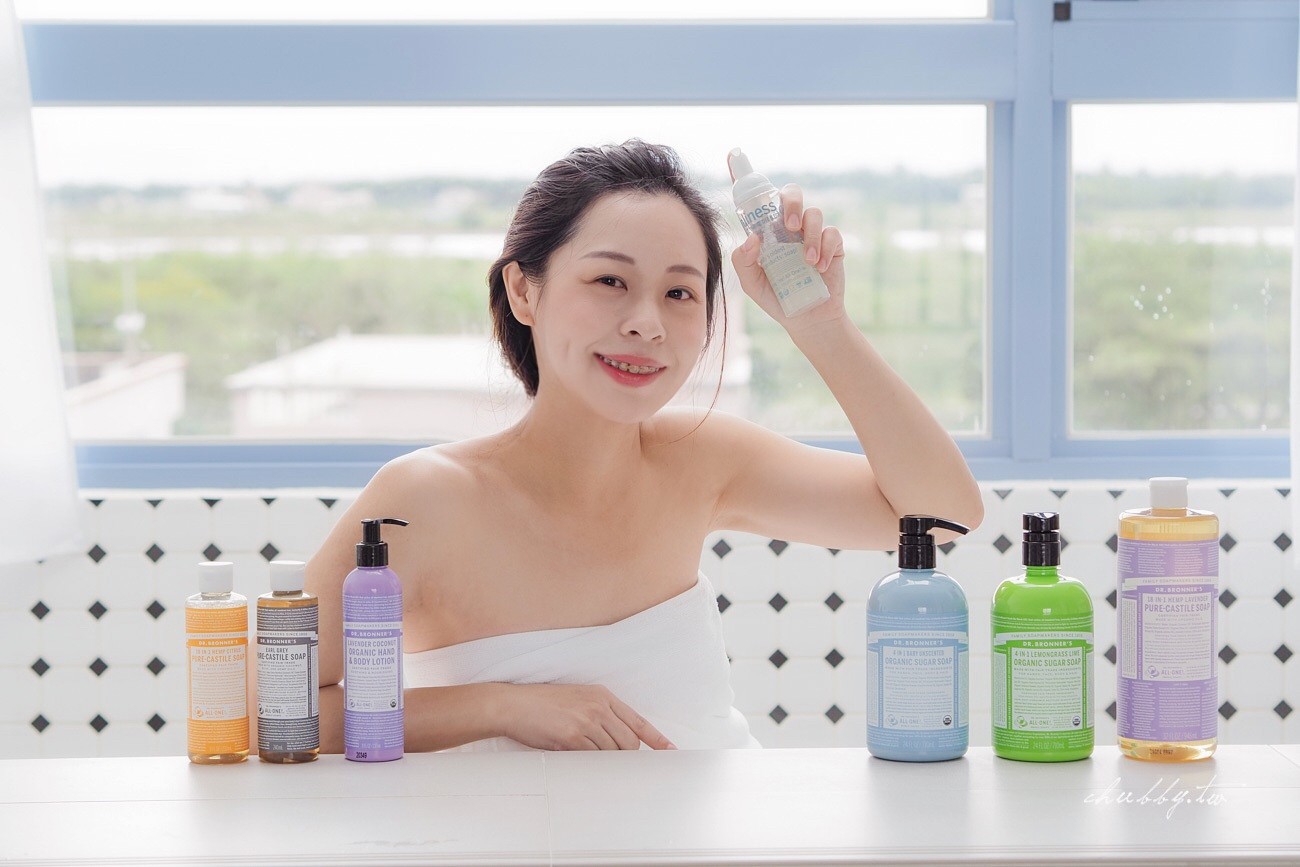 每秒賣出2.2瓶的美國Dr.Bronner’s布朗博士,敏感肌也適合!明星商品18in1潔膚露、家務萬用清潔劑、噴霧乾洗手開箱心得與年前補貨團 每秒賣出2.2瓶的美國Dr.Bronner’s布朗博士,敏感肌也適合!明星商品18in1潔膚露、家務萬用清潔劑、噴霧乾洗手開箱心得與年前補貨團