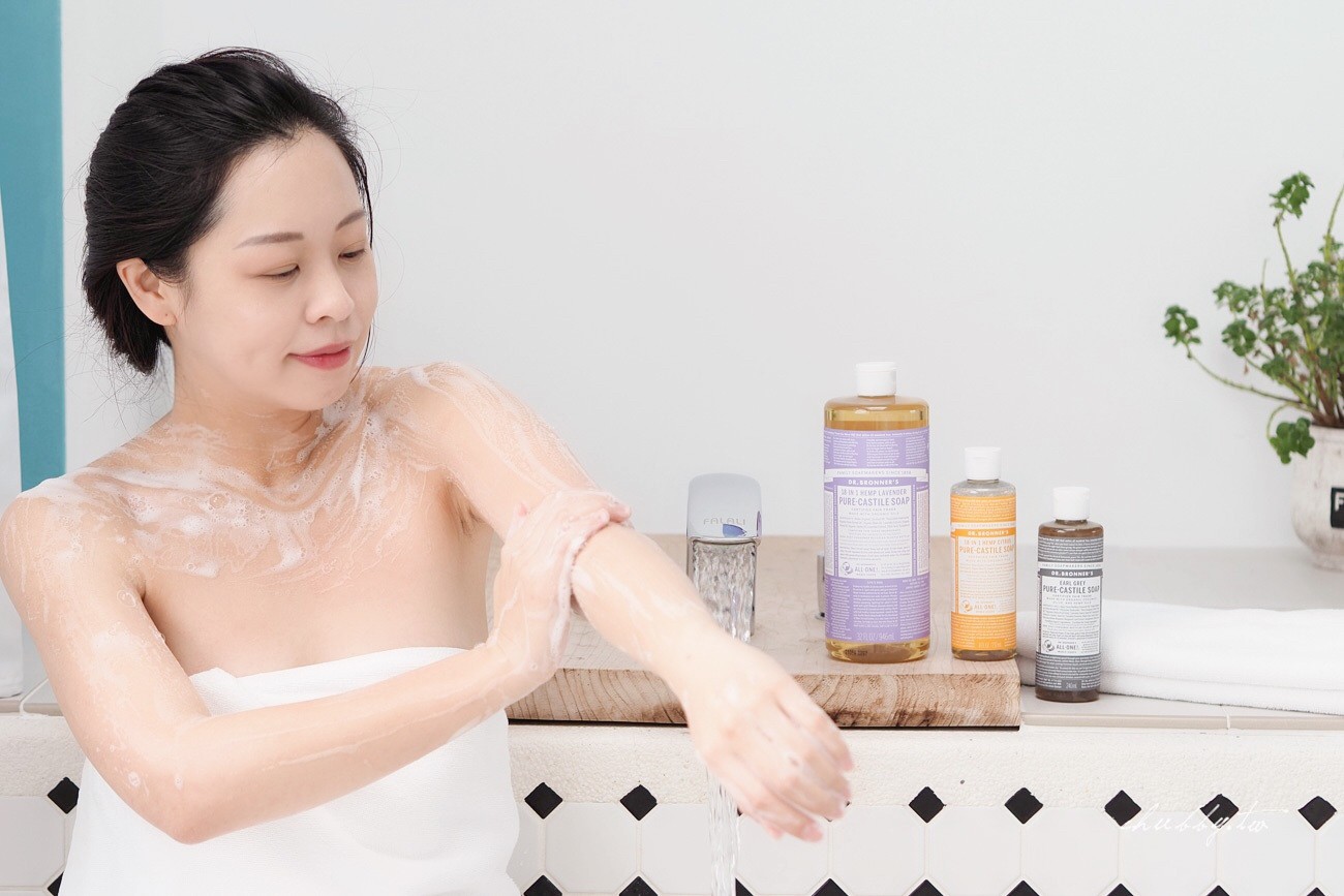 每秒賣出2.2瓶的美國Dr.Bronner’s布朗博士,敏感肌也適合!明星商品18in1潔膚露、家務萬用清潔劑、噴霧乾洗手開箱心得與年前補貨團 每秒賣出2.2瓶的美國Dr.Bronner’s布朗博士,敏感肌也適合!明星商品18in1潔膚露、家務萬用清潔劑、噴霧乾洗手開箱心得與年前補貨團
