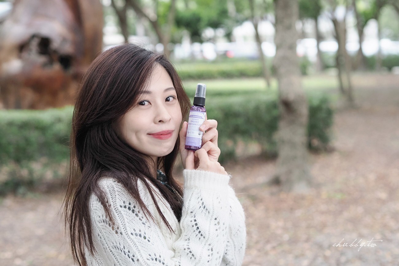 每秒賣出2.2瓶的美國Dr.Bronner’s布朗博士,敏感肌也適合!明星商品18in1潔膚露、家務萬用清潔劑、噴霧乾洗手開箱心得與年前補貨團 每秒賣出2.2瓶的美國Dr.Bronner’s布朗博士,敏感肌也適合!明星商品18in1潔膚露、家務萬用清潔劑、噴霧乾洗手開箱心得與年前補貨團