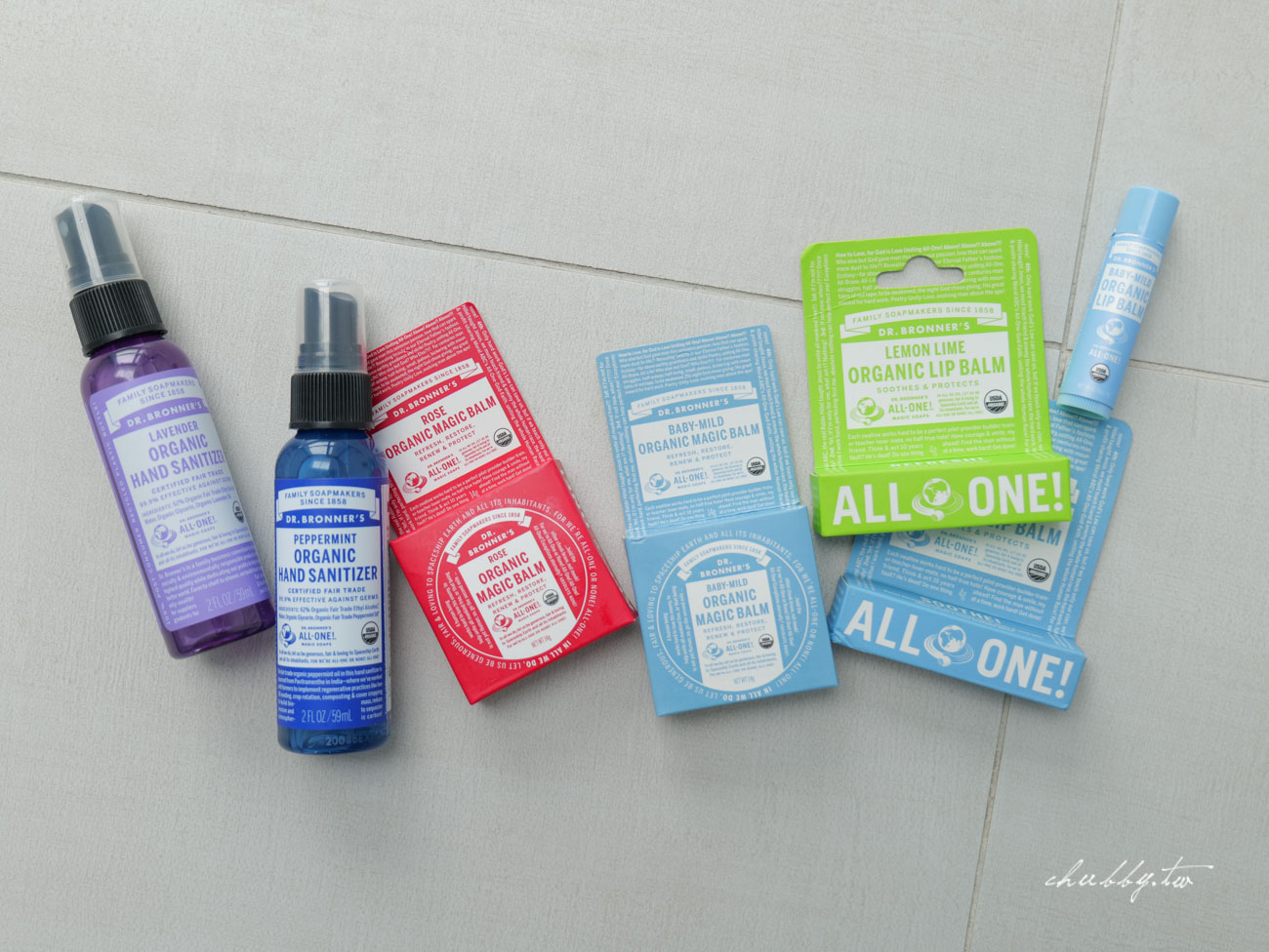 每秒賣出2.2瓶的美國Dr.Bronner’s布朗博士,敏感肌也適合!明星商品18in1潔膚露、家務萬用清潔劑、噴霧乾洗手開箱心得與年前補貨團 每秒賣出2.2瓶的美國Dr.Bronner’s布朗博士,敏感肌也適合!明星商品18in1潔膚露、家務萬用清潔劑、噴霧乾洗手開箱心得與年前補貨團