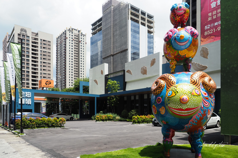 全坤峰碩接待會館位於新北市新莊區中原路456號(中原路中信街口)