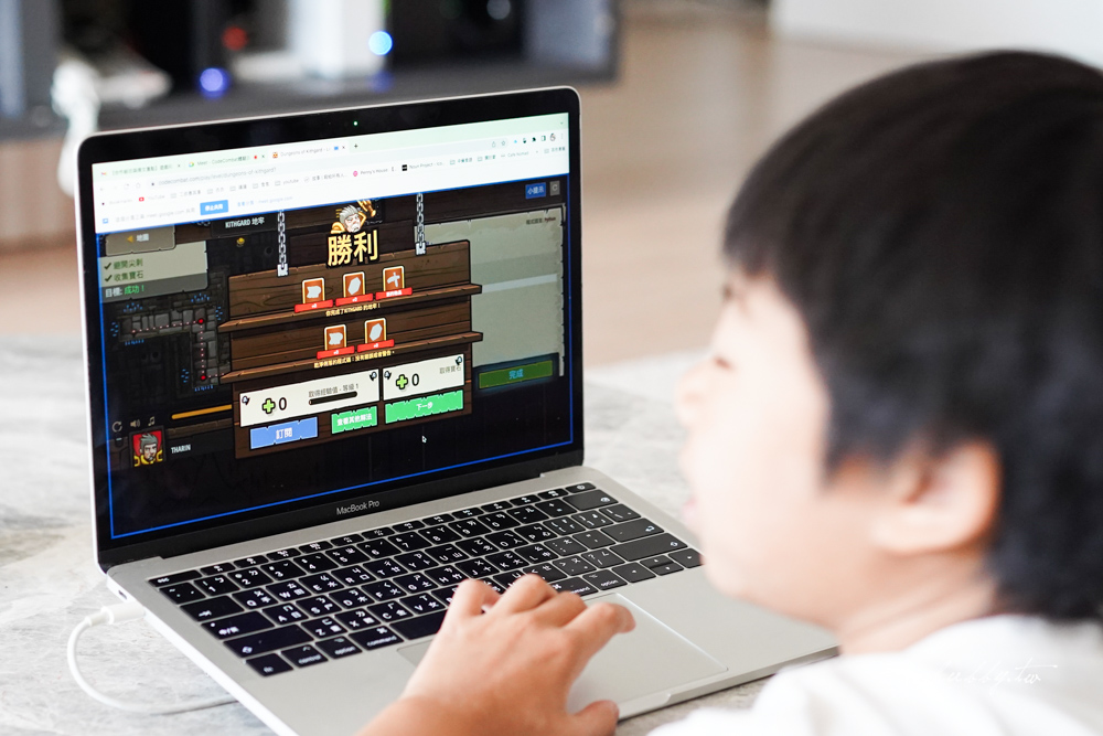 玩遊戲學打程式，愛上程式語言原來這麼容易！：雙寶實測分享，美國遊戲程式學習平台CodeCombat