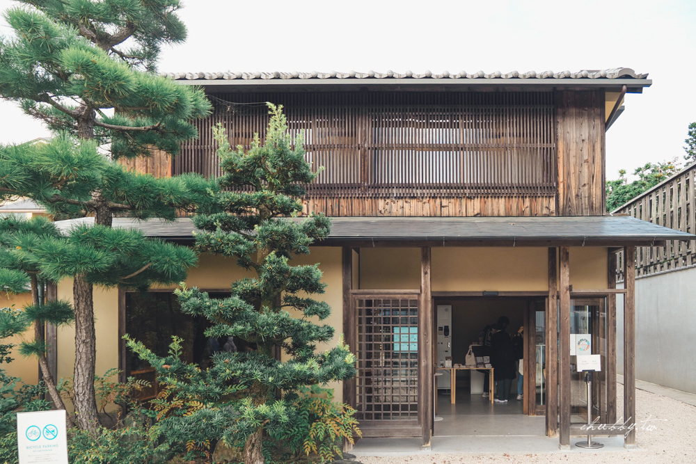日本最大的藍瓶咖啡：BLUE BOTTLE京都一號店，京都南禪寺百年町家建築，必點限定抹茶起士蛋糕！菜單價格