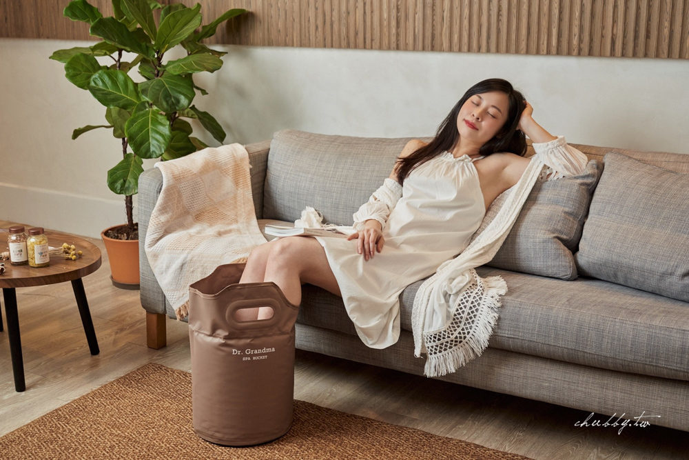 最低成本的睡前養生：『泡腳』這樣泡腳最有效？阿嬤的配方：妳的桑拿沐足袋、純淨自然足浴鹽開箱實測，輕鬆養出好氣色