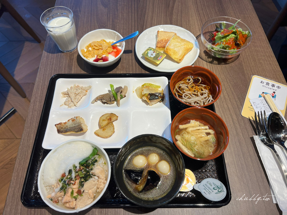 Granbell Hotel SUSUKINO薄野格蘭貝爾酒店真的是這趟北海道住宿中我最推薦！飯店整體很新穎之外，價格也很不錯，我當時一晚不到2000！尤其交通真的很方便，推薦給準備要來札幌旅遊的朋友喔！