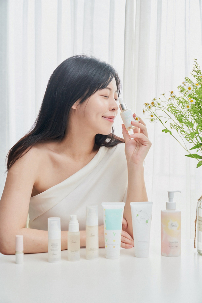 傳說中的『神蜜』來了！乾皮沙漠肌必學的高效補水、春夏愛用保養品推薦：Pattis專業保養，我的精簡護膚守則，35歲素顏也能水嫩通透