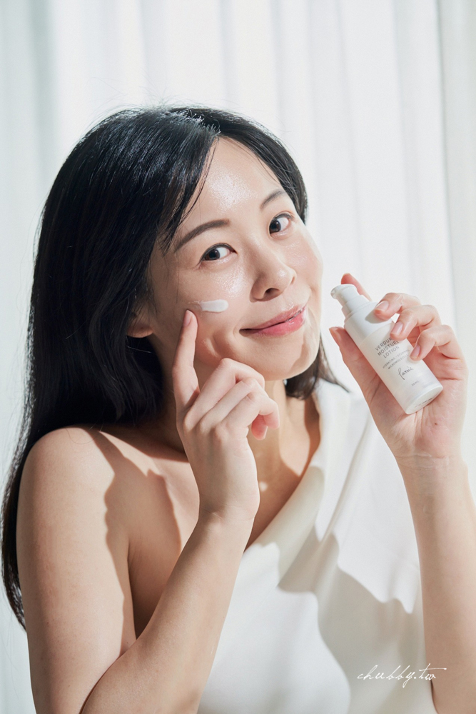 傳說中的『神蜜』來了！乾皮沙漠肌必學的高效補水、春夏愛用保養品推薦：Pattis專業保養，我的精簡護膚守則，35歲素顏也能水嫩通透
