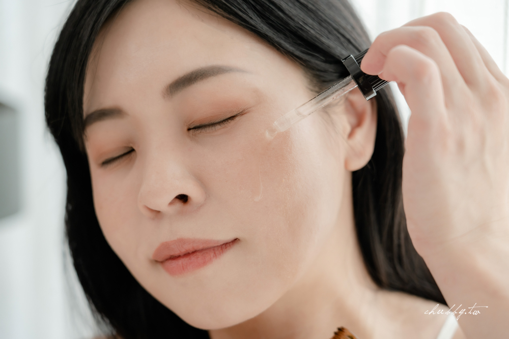 傳說中的『神蜜』來了！乾皮沙漠肌必學的高效補水、春夏愛用保養品推薦：Pattis專業保養，我的精簡護膚守則，35歲素顏也能水嫩通透