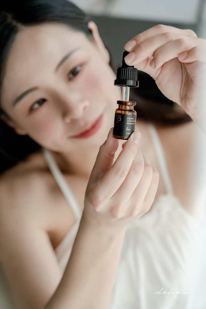 傳說中的『神蜜』來了！乾皮沙漠肌必學的高效補水、春夏愛用保養品推薦：Pattis專業保養，我的精簡護膚守則，35歲素顏也能水嫩通透