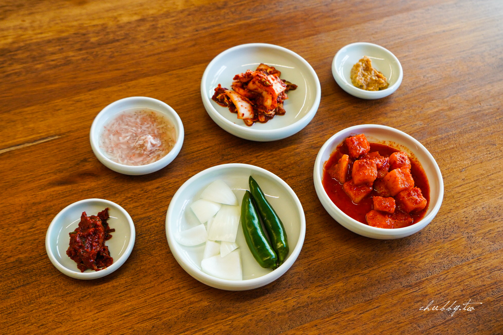 釜山美食推薦:極東豬肉湯飯(극동돼지국밥),傳承三代老牌名店,順遊膠囊列車最完美的豬肉湯飯! 釜山美食推薦:極東豬肉湯飯(극동돼지국밥),傳承三代老牌名店,順遊膠囊列車最完美的豬肉湯飯!