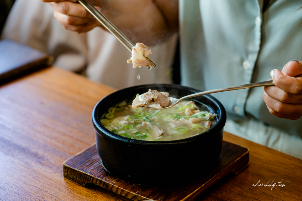 釜山美食推薦:極東豬肉湯飯(극동돼지국밥),傳承三代老牌名店,順遊膠囊列車最完美的豬肉湯飯! 釜山美食推薦:極東豬肉湯飯(극동돼지국밥),傳承三代老牌名店,順遊膠囊列車最完美的豬肉湯飯!