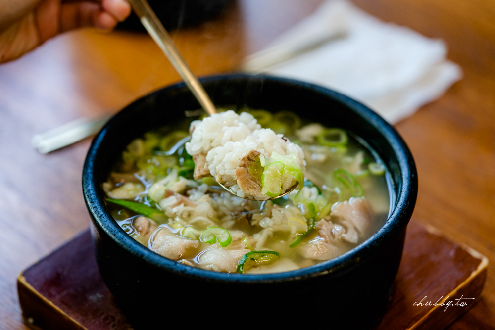 釜山美食推薦:極東豬肉湯飯(극동돼지국밥),傳承三代老牌名店,順遊膠囊列車最完美的豬肉湯飯! 釜山美食推薦:極東豬肉湯飯(극동돼지국밥),傳承三代老牌名店,順遊膠囊列車最完美的豬肉湯飯!