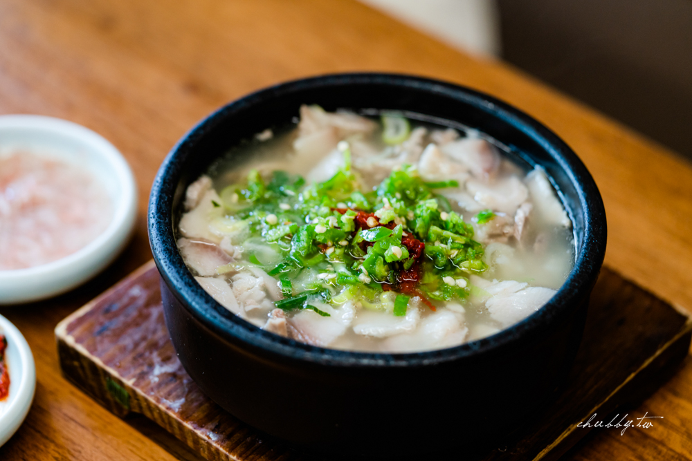 釜山美食推薦:極東豬肉湯飯(극동돼지국밥),傳承三代老牌名店,順遊膠囊列車最完美的豬肉湯飯! 釜山美食推薦:極東豬肉湯飯(극동돼지국밥),傳承三代老牌名店,順遊膠囊列車最完美的豬肉湯飯!