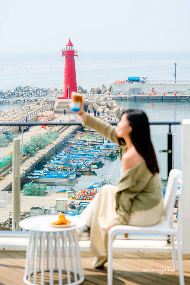 釜山│青沙浦 屋頂咖啡廳推薦!青沙森林 Cheongsa Foret Cafe(청사포레),絕美海景咖啡廳,遠眺紅白燈塔和膠囊列車,可頌鬆餅超好吃! 釜山│青沙浦 屋頂咖啡廳推薦!青沙森林 Cheongsa Foret Cafe(청사포레),絕美海景咖啡廳,遠眺紅白燈塔和膠囊列車,可頌鬆餅超好吃!