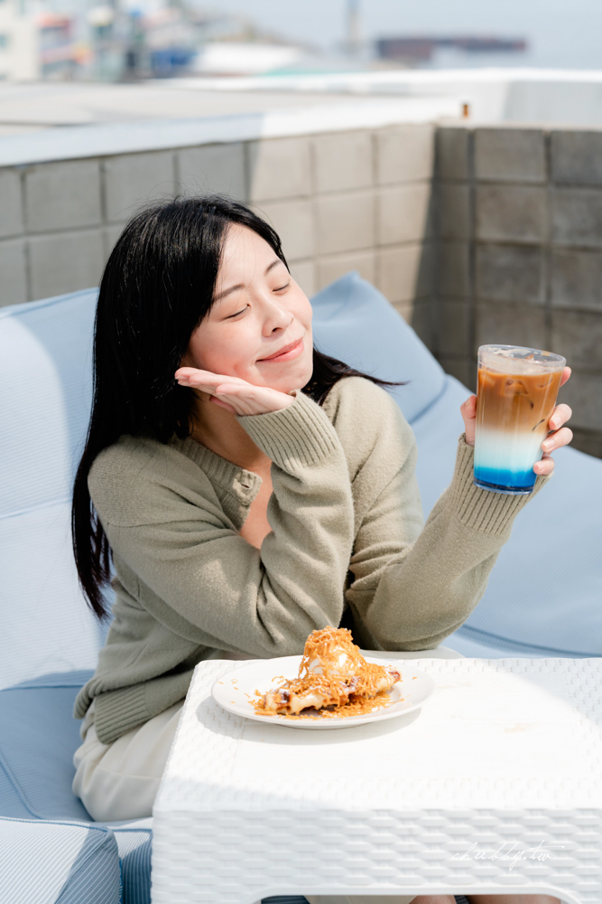 釜山│青沙浦 屋頂咖啡廳推薦!青沙森林 Cheongsa Foret Cafe(청사포레),絕美海景咖啡廳,遠眺紅白燈塔和膠囊列車,可頌鬆餅超好吃! 釜山│青沙浦 屋頂咖啡廳推薦!青沙森林 Cheongsa Foret Cafe(청사포레),絕美海景咖啡廳,遠眺紅白燈塔和膠囊列車,可頌鬆餅超好吃!
