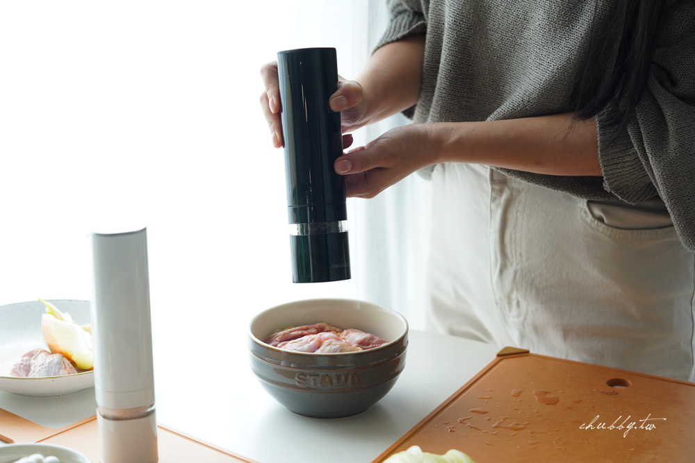 秋日暖心簡單食譜【胡椒雞湯烏龍麵】同場開箱德國雙人ZWILLING ENFINIGY電動研磨器 秋日暖心簡單食譜【胡椒雞湯烏龍麵】同場開箱德國雙人ZWILLING ENFINIGY電動研磨器